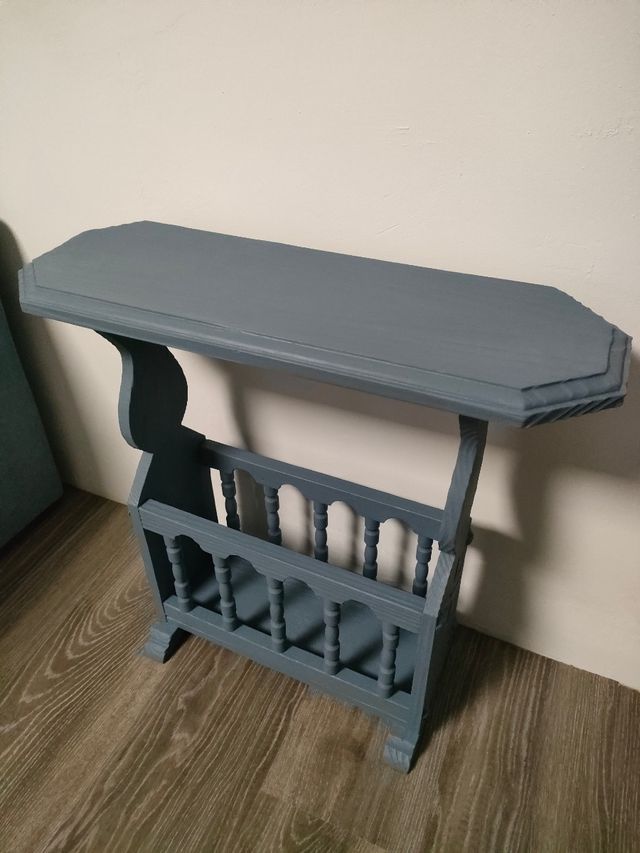 ANTIGUO REVISTERO CON REPISA RESTAURADO