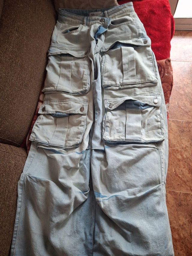 Pantaloni cargo in denim Zara