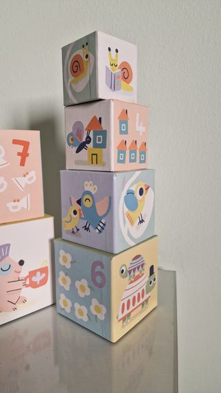 Juego cubos con números. Cubos Montessori