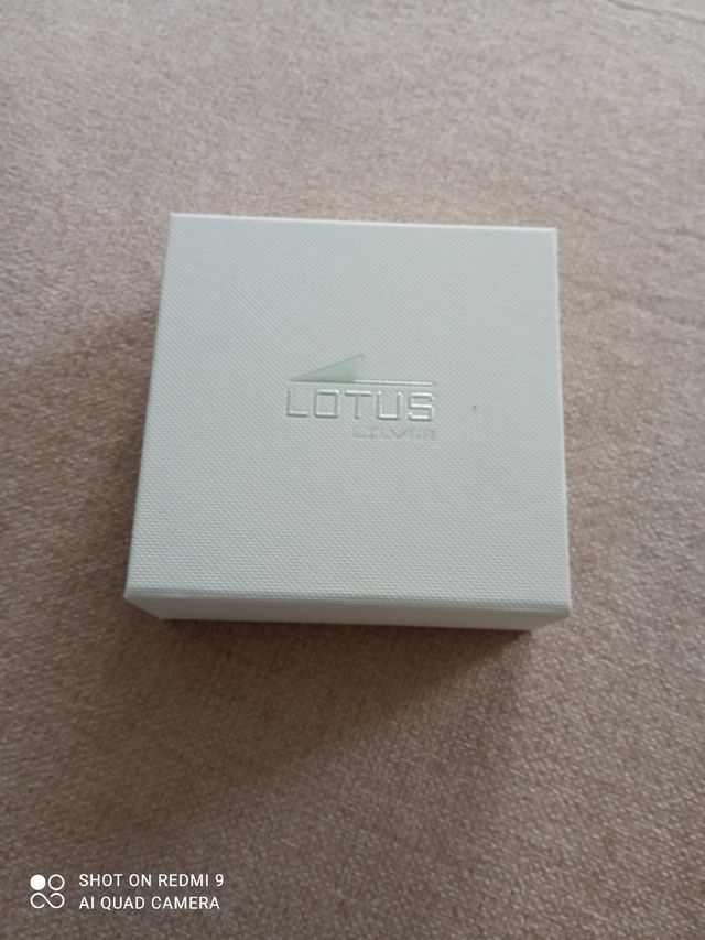 Caja estuche Lotus.