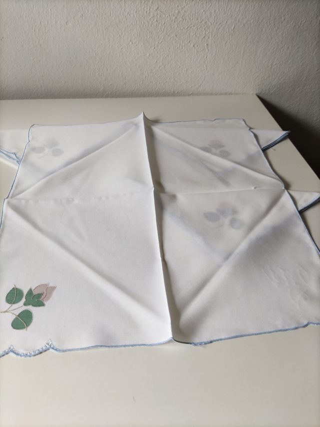 4 servilletas pañuelos bordados