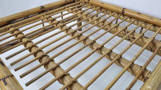 Antigua mesa de mimbre española