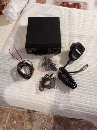 Emisora radioaficionado B.C.STAR 40.