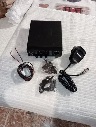 Emisora radioaficionado B.C.STAR 40.