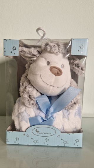 Peleche con mantita. Regalo para bebé.