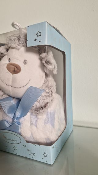 Peleche con mantita. Regalo para bebé.