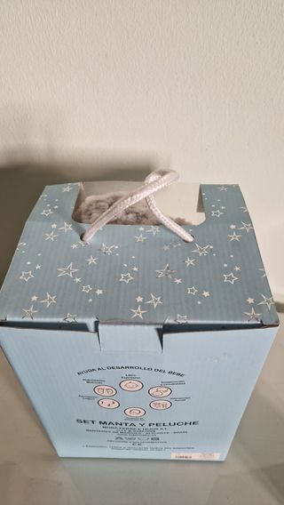 Peleche con mantita. Regalo para bebé.