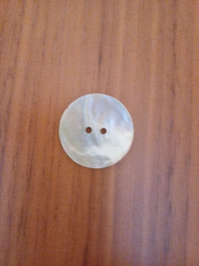 8 BOTÕES EM MADREPÉROLA 