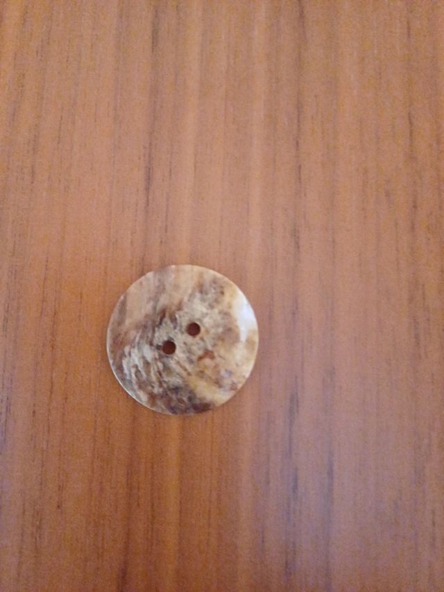 8 BOTÕES EM MADREPÉROLA 