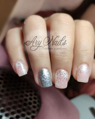 Manicura y pedicura semipermanente