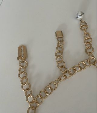 Denny Rose ci tura con perle e charms