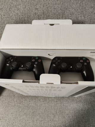 Play station 4 pro 4K HDR 1TB
