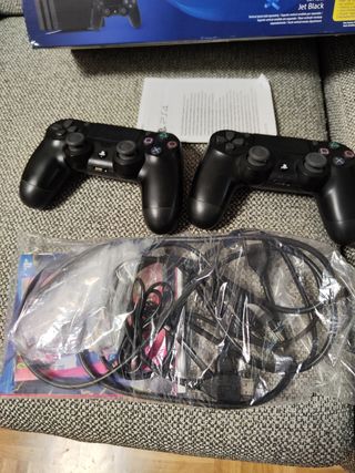 Play station 4 pro 4K HDR 1TB