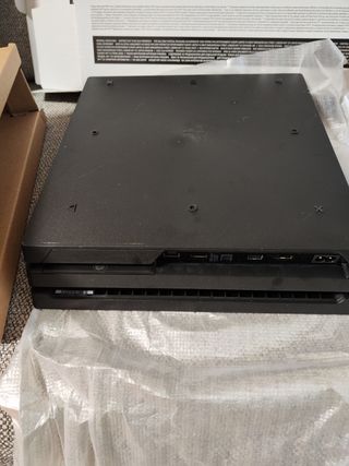 Play station 4 pro 4K HDR 1TB