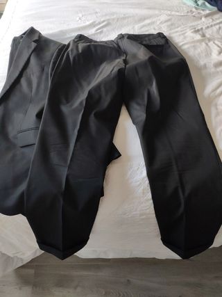 Traje negro marca Caramelo