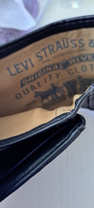 Cartera Levis