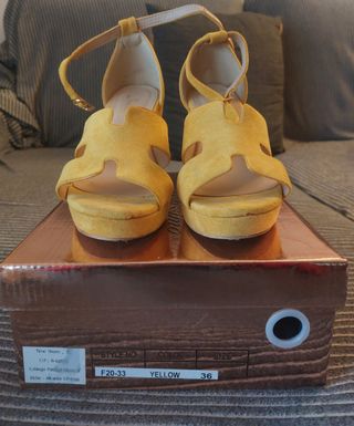 Sandalias color mostaza 