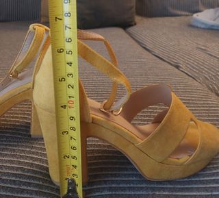 Sandalias color mostaza 