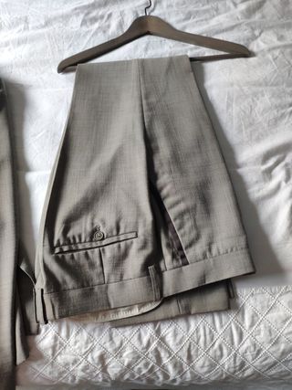 Traje gris marca Pascal Morabito