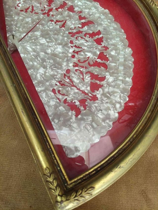 Abaniquera con abanico de nácar