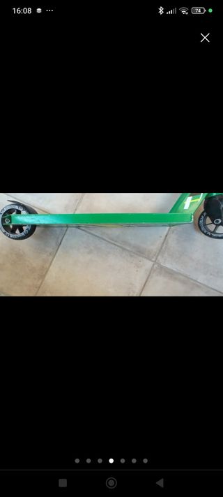 Scooter dominator