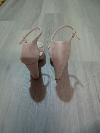 Sandali con tacco beige