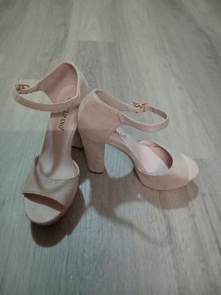 Sandali con tacco beige