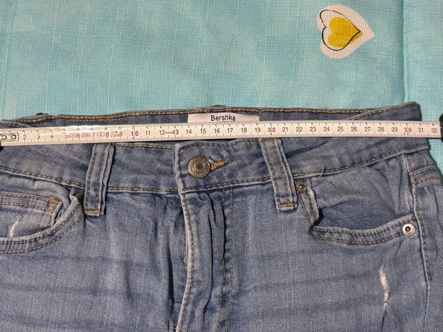 Pantalón vaquero roto Bershka talla 34
