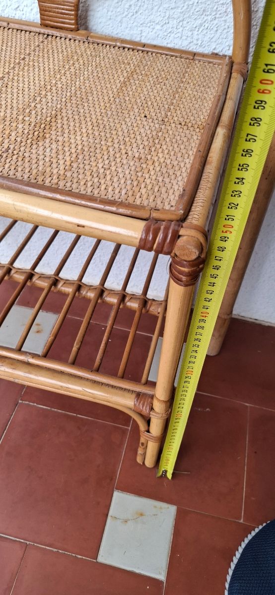 Cabezero y mesita de bambú