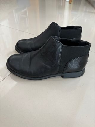 Botines negros cuero / Camper