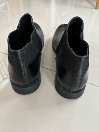 Botines negros cuero / Camper