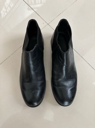Botines negros cuero / Camper