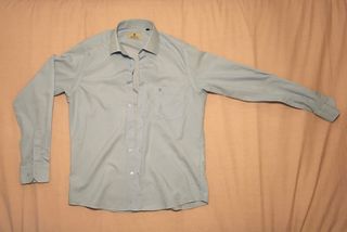 Lote de 2 camisas de manga larga.