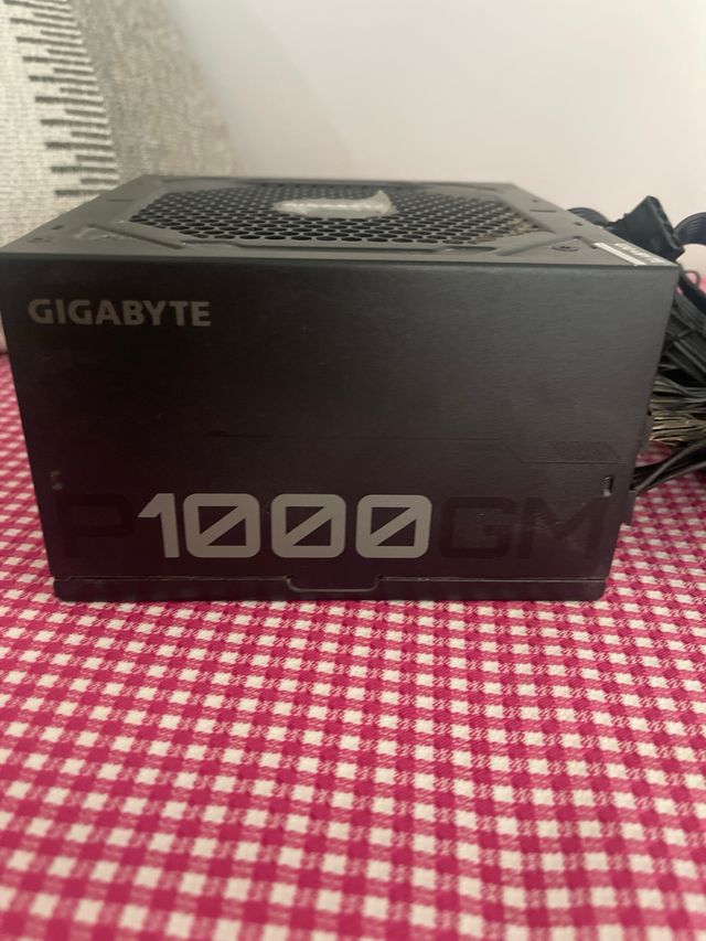 Alimentatore Gigabyte 1000