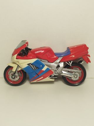 Maisto 1/18 Yamaha FZR 600R