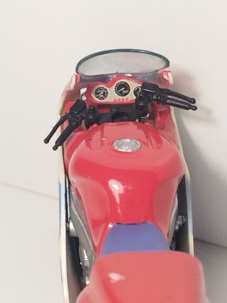 Maisto 1/18 Yamaha FZR 600R