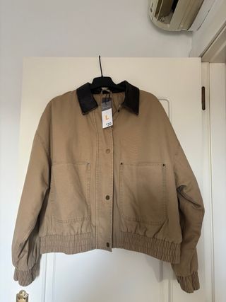 Chaqueta con etiqueta