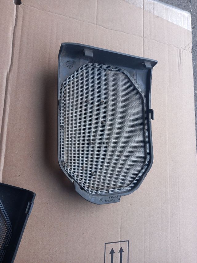 Pareja tapas altavoces corrado