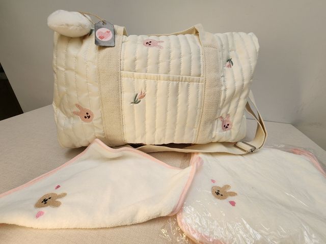 Amplio Bolso conejo más toallitas más regalo!!