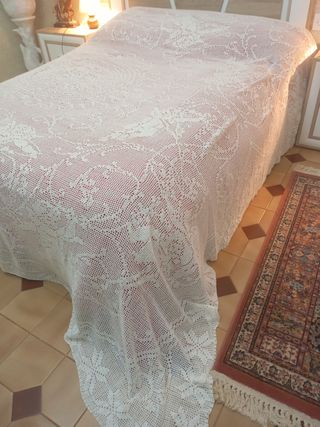 Colcha de crochet hecha amano con ángeles