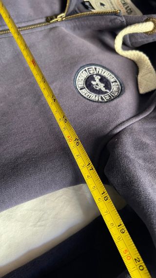 Sudadera con capucha. Abrigosa. Color azulón