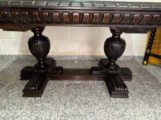 ANTIGUA MESA Y SILLAS DE COMEDOR EN ROBLE