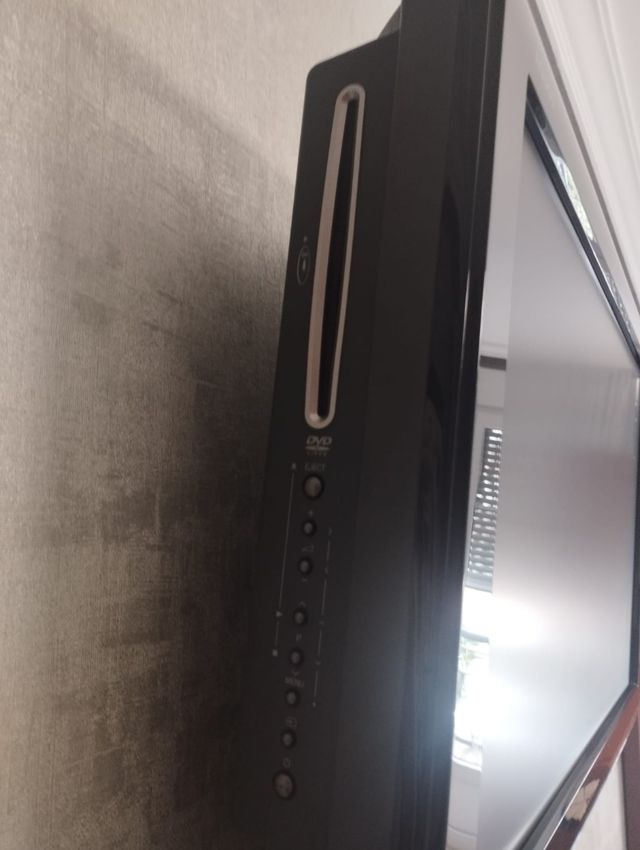 Televisión de 32 pulgadas con DVD incorporado