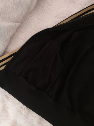 Chaqueta adidas original negra dorada chica