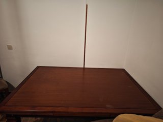 Mesa maciza extensible con sillas