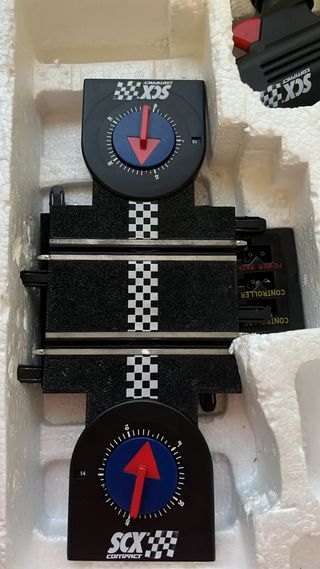 Scalextric COMPACT 1:43 LOOPINATOR