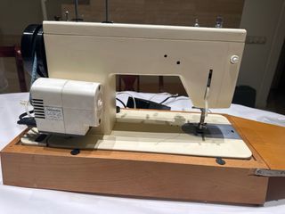 Maquina de coser Singer años 70 profesional