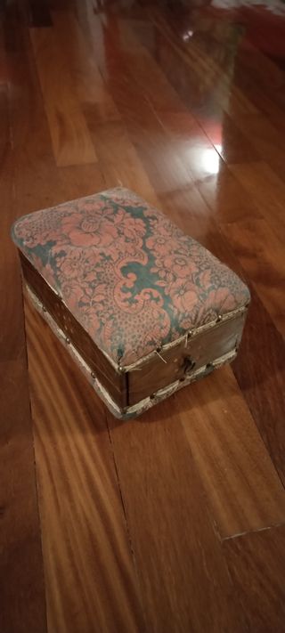 Scatola imbottita per sarte vintage 800