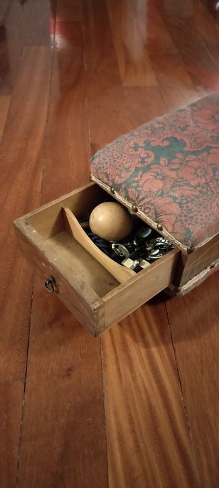 Scatola imbottita per sarte vintage 800