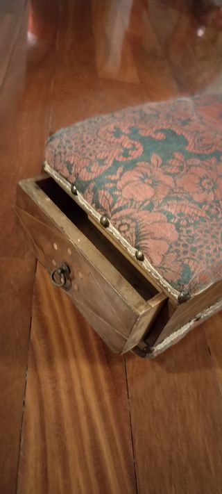 Scatola imbottita per sarte vintage 800